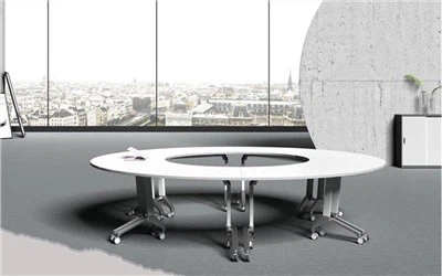 Ümmargune koosolekuruumi laud